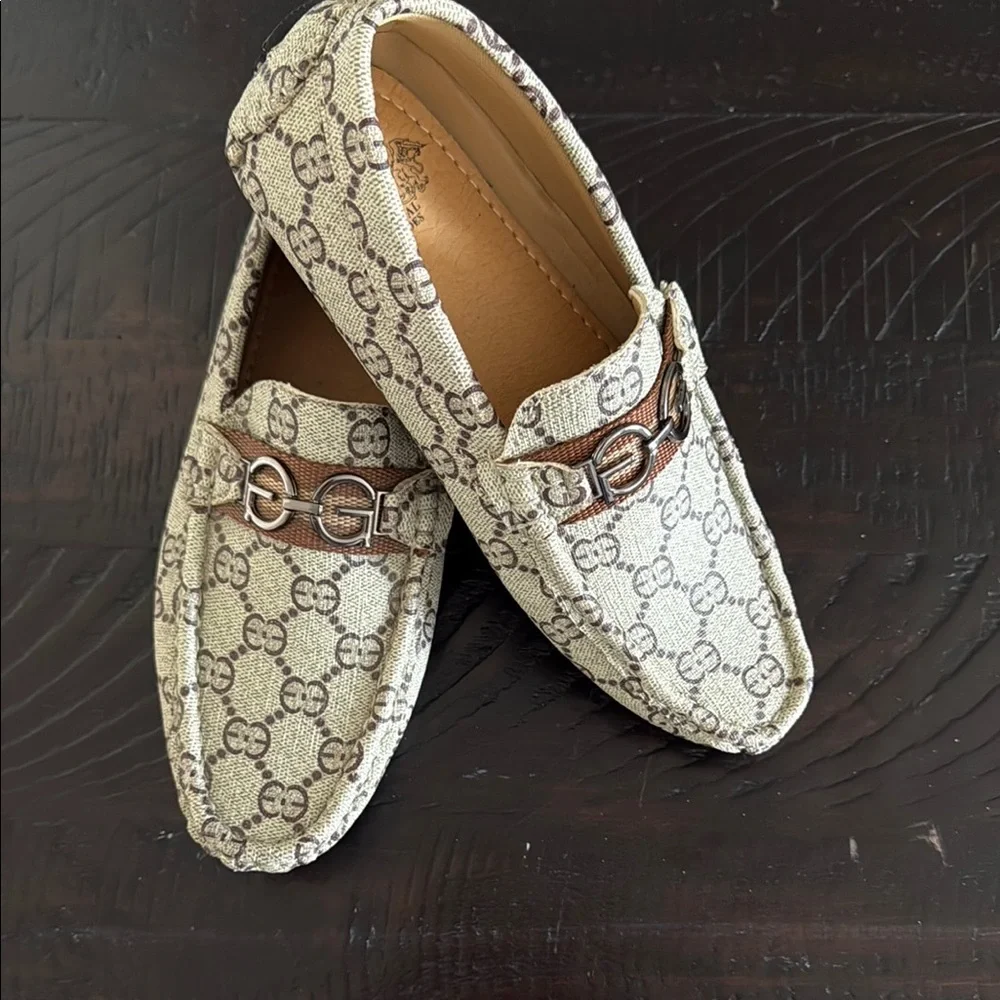Total shoes Cream and Brown Dress Shoes with Monogram Print